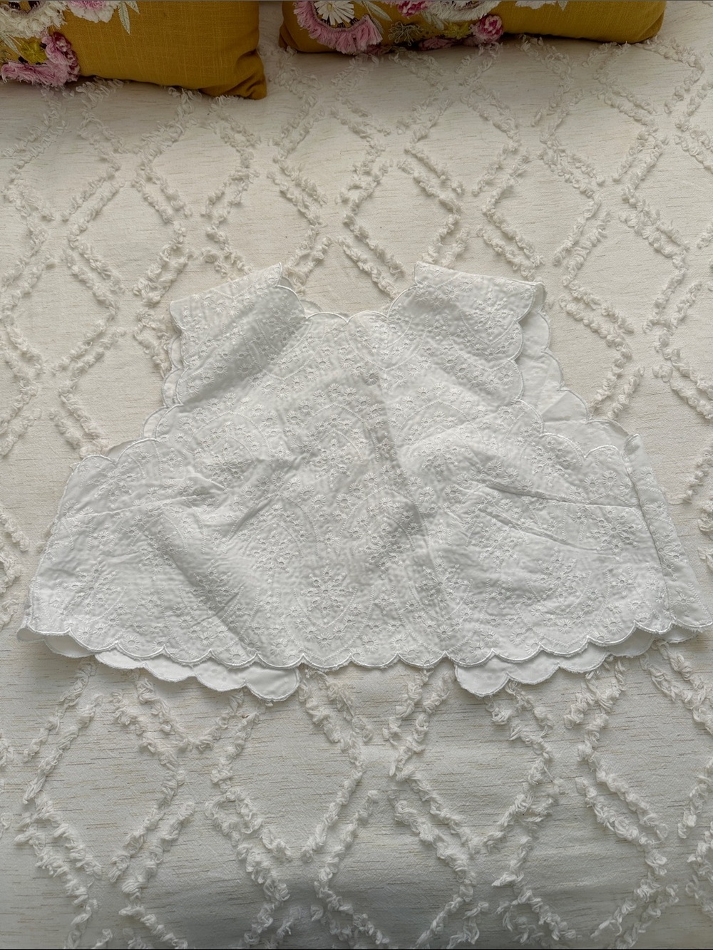 SHEIN White Eyelet Lace Scallop Hem Top